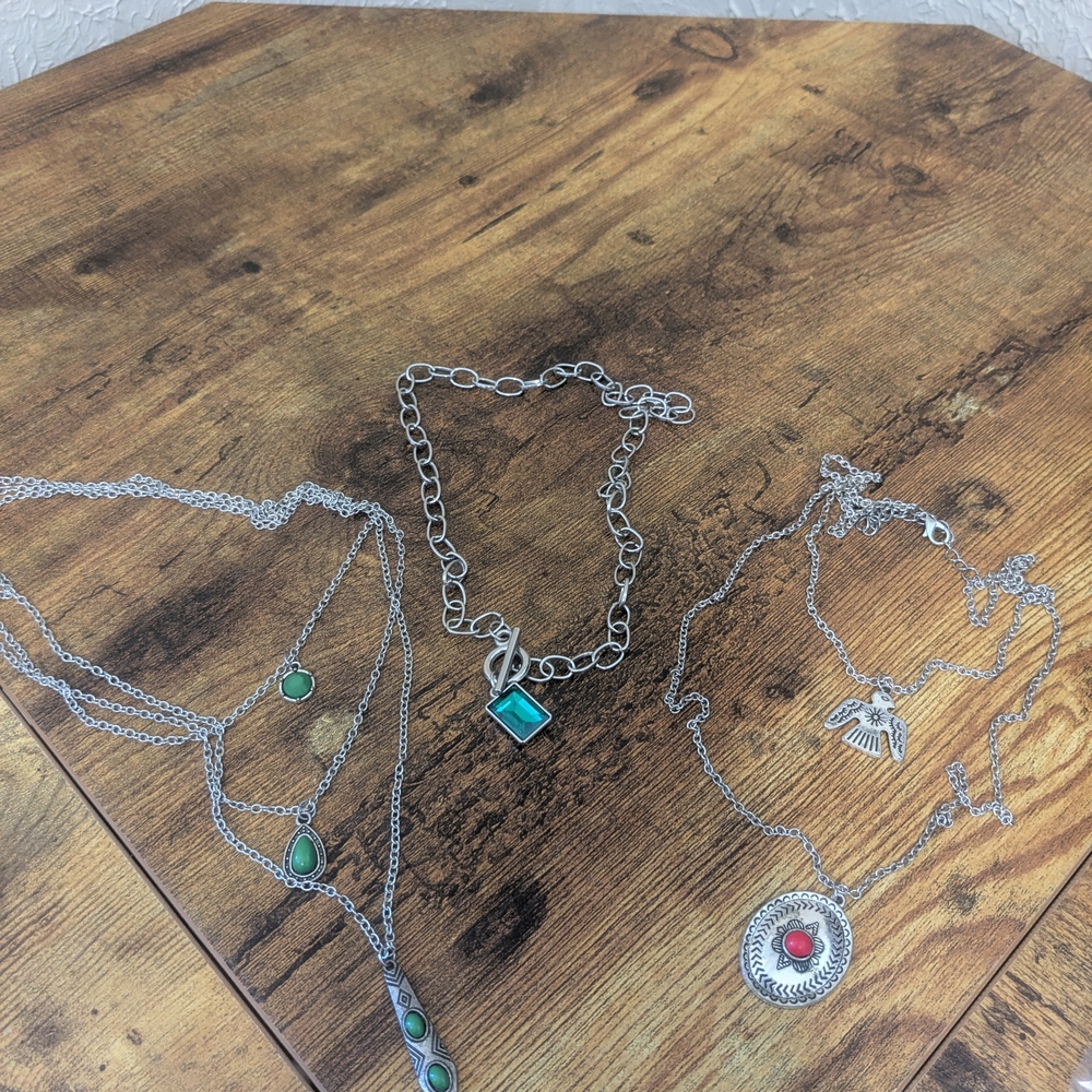 Silver and Green Pendant Necklace Set